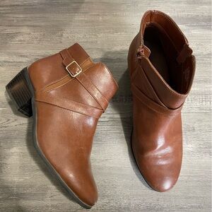 Karen Scott Falonn Cognac Vegan Leather Ankle Boots​​​